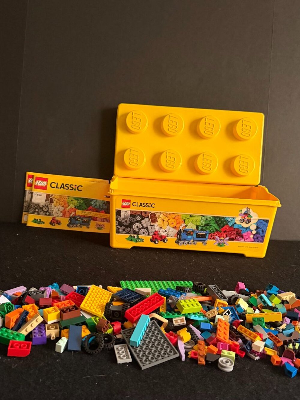 Lego Classic Creative ‘Brick’ Set (10696)  W/Lego Pieces & Instruction Booklets